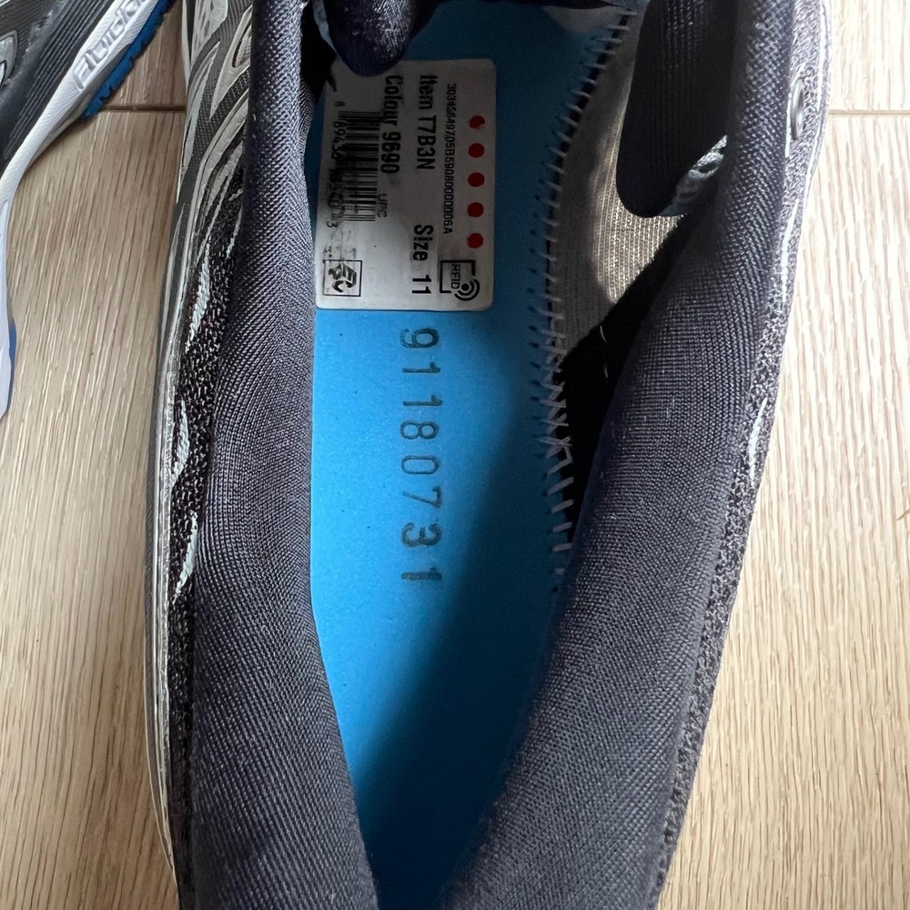 Asics Gel-Cumulus 19 Mens Running Shoes Silver Black Blue.
Mens Size 11 - Picture 11 of 11